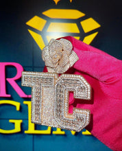 Load image into Gallery viewer, Jumbo Angular Baguette Name Pendant