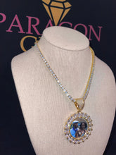 Load image into Gallery viewer, Round Picture Pendant