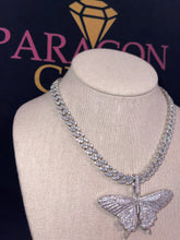 Load image into Gallery viewer, Big butterfly Pendant