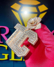 Load image into Gallery viewer, Jumbo Angular Baguette Name Pendant