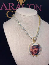 Load image into Gallery viewer, Round Picture Pendant