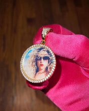 Load image into Gallery viewer, Round Picture Pendant