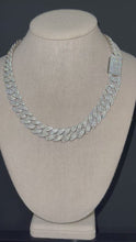 Load and play video in Gallery viewer, Round Baguette Cuban Necklace (16mm/18mm)
